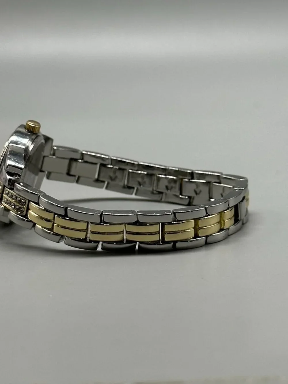 Two Tone Women Watch Silver Gold Crystal Bezel Scallop Print Dial New Battery